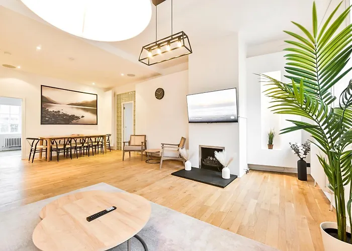 Wonderful Fitzrovia 3 Bed Apartment