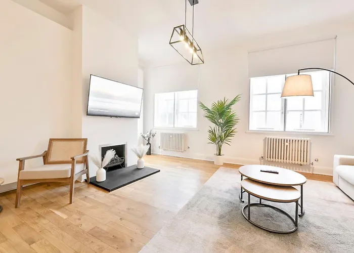 Wonderful Fitzrovia 3 Bed Apartment